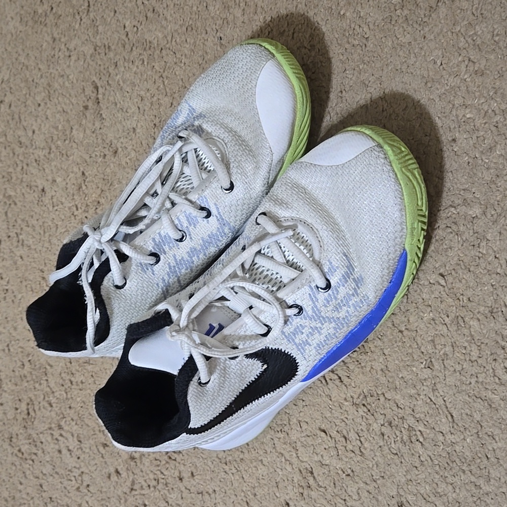 Nike Kyrie Fly Trap 2 White Lime Blast Youth Size 5